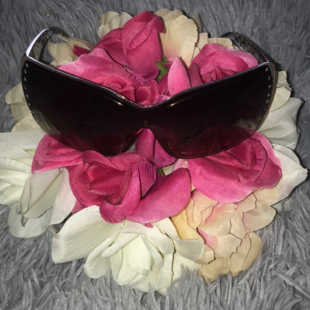 Black frame sunglasses